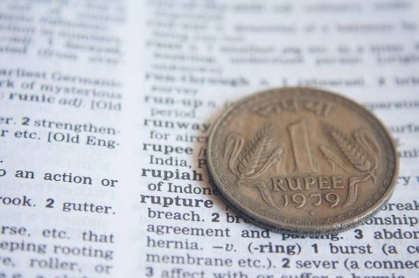 Rupee Falls 10 Paise To 73 94 Against Us Dollar In Early Trade