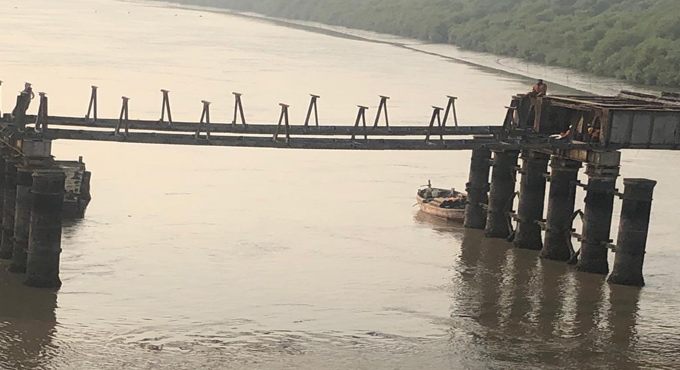 Thane Gustafson The Bridge , Putin’s Blunder and Europe’s Gamble – FDZUKQ