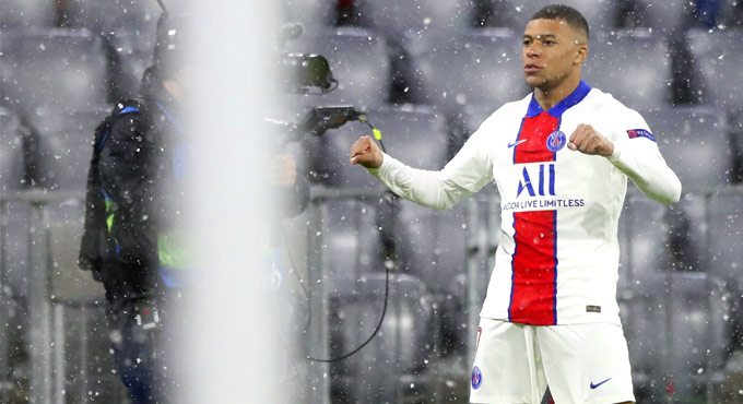 Kylian Mbappe Is Psg S Golden Boy Says Neymar Jr