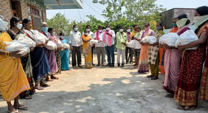 MLA Balka Suman chips in to help needy during Covid-19 pandemic