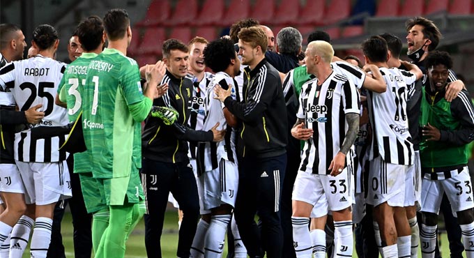 Juventus, AC Milan seal Champions League spots