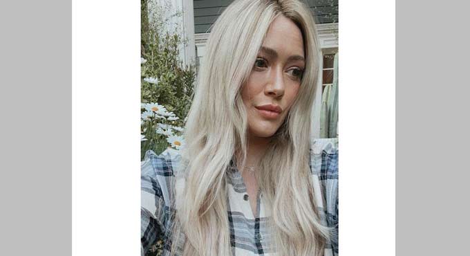 Hilary Duff accidentally dyes her hair green