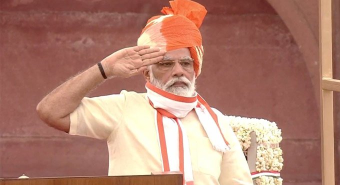 PM Modi inspects guard of honour, hoists national flag at Red Fort