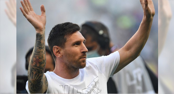 Watch: Messi receives rapturous ovation from 49,000 PSG fans