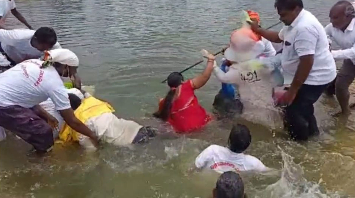 Jagtial Municipal Chief falls into tank during Ganesh immersion