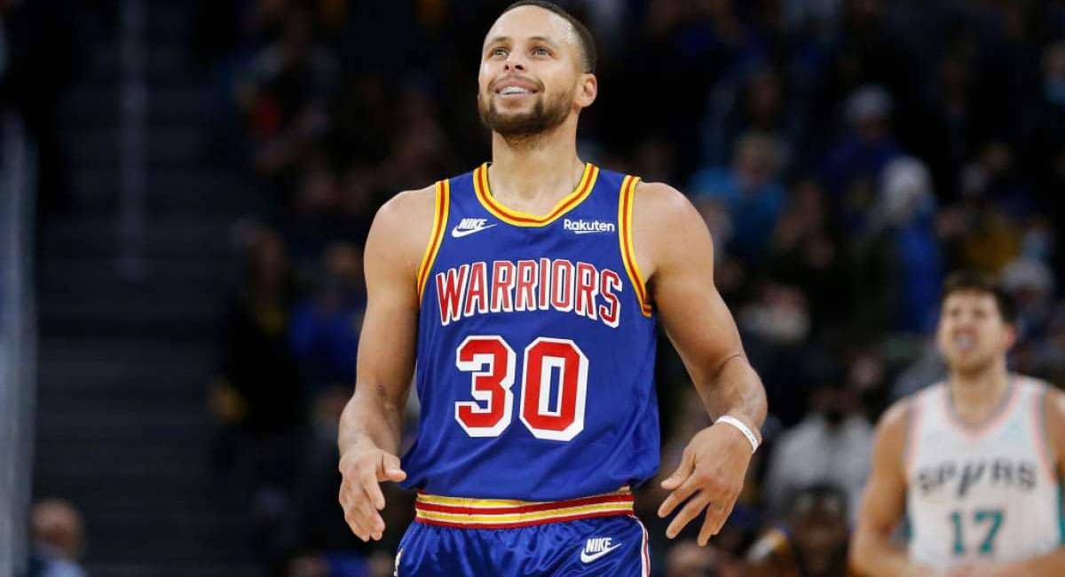 Stephen Curry becomes NBA’s all-time 3-point leader