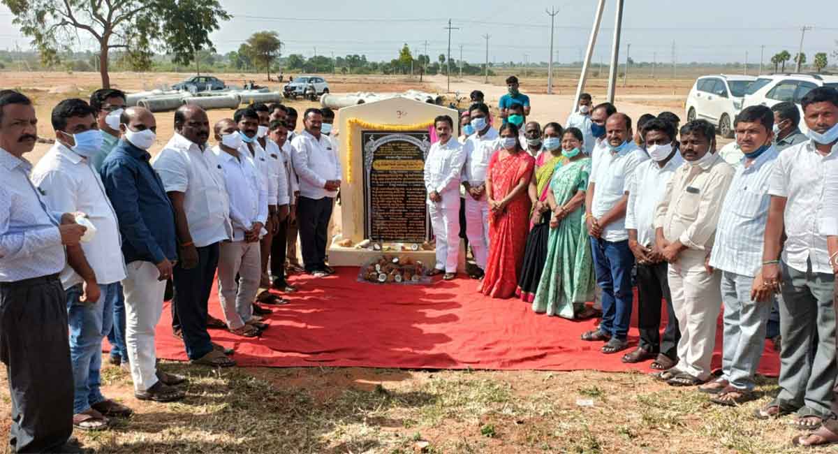 Committed to extend relief to oustees: Devarakonda MLA