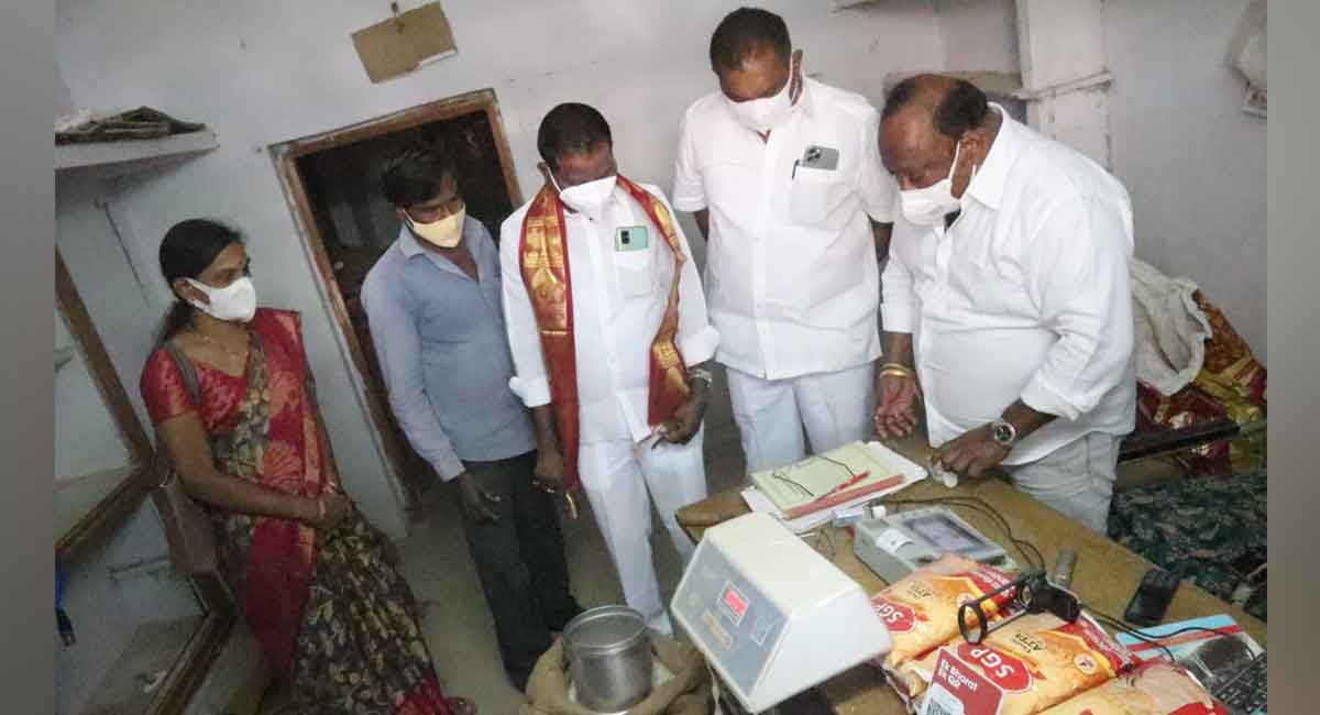 Gangula Kamalakar promises modern e-PoS machines to ration shops