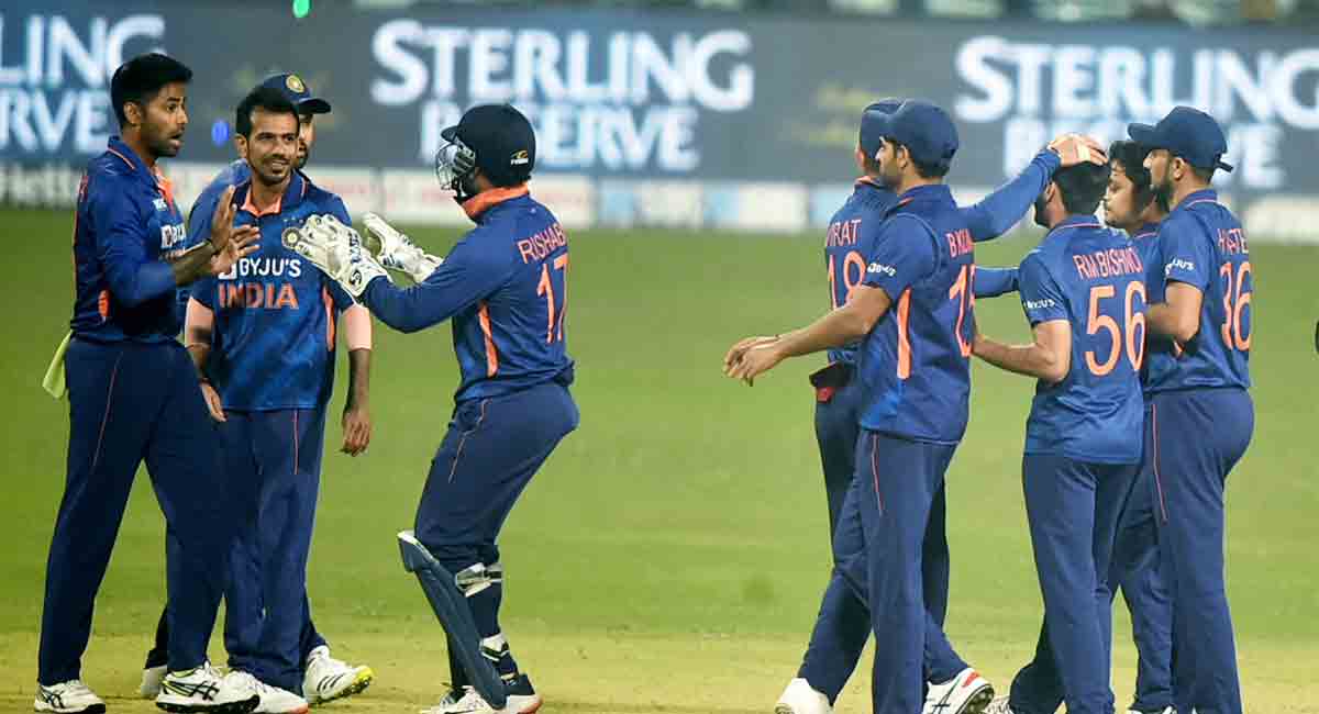 India clinch series with an eight-run victory against WI in the second T20I