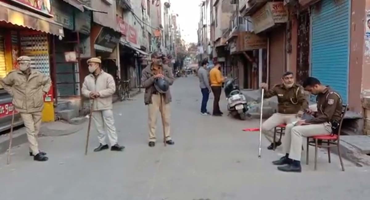 Two bomb threats in Delhi create panic, NSG summoned