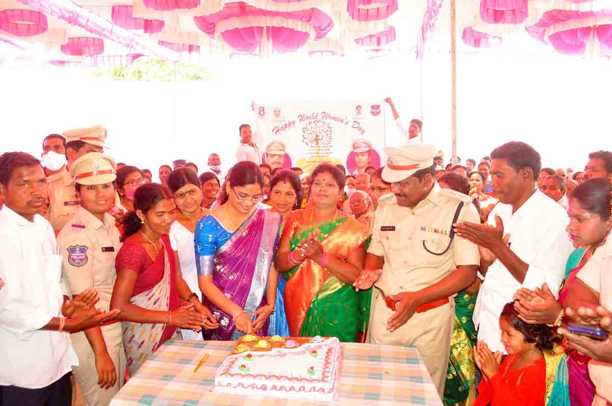 Adilabad cops celebrate women’s day, conduct medical camp