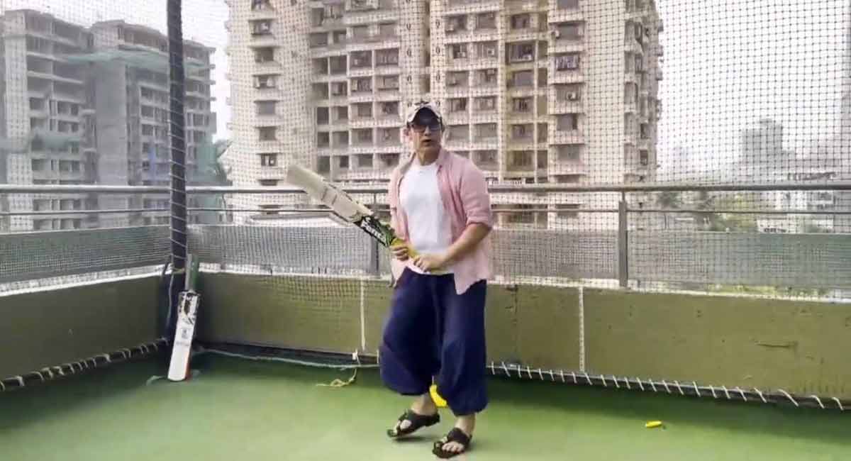 Aamir Khan flaunts his footwork in new video, reminds Ravi Shastri to revisit ‘Lagaan’