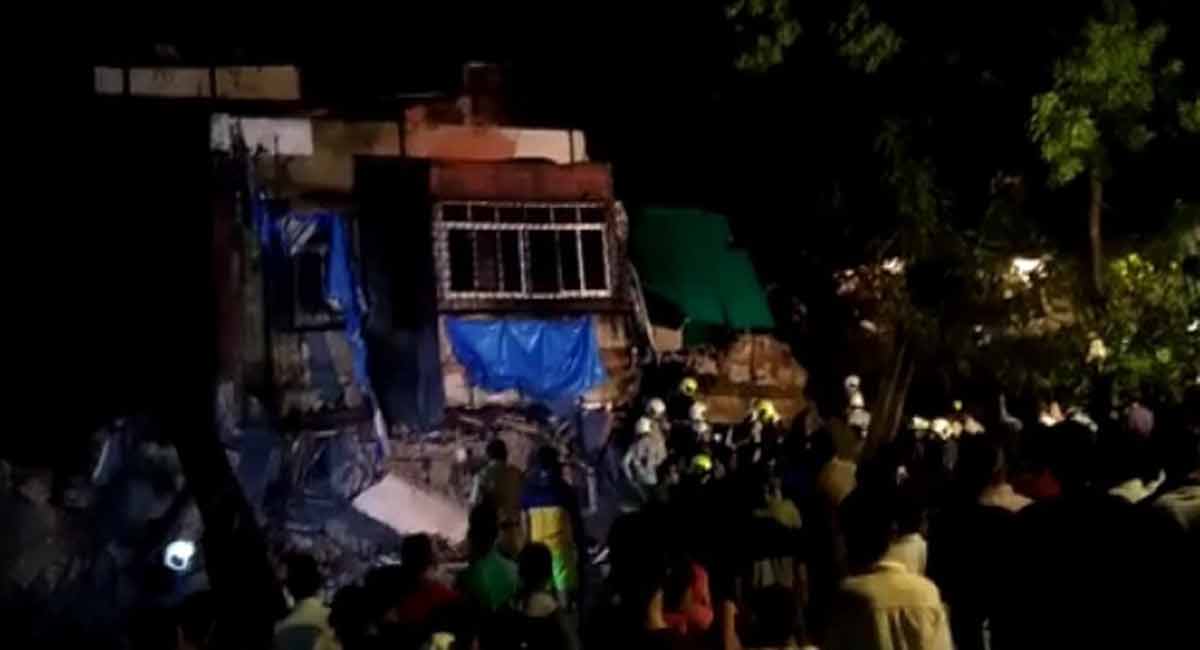 1 killed, 11 hurt in Mumbai residential building crash