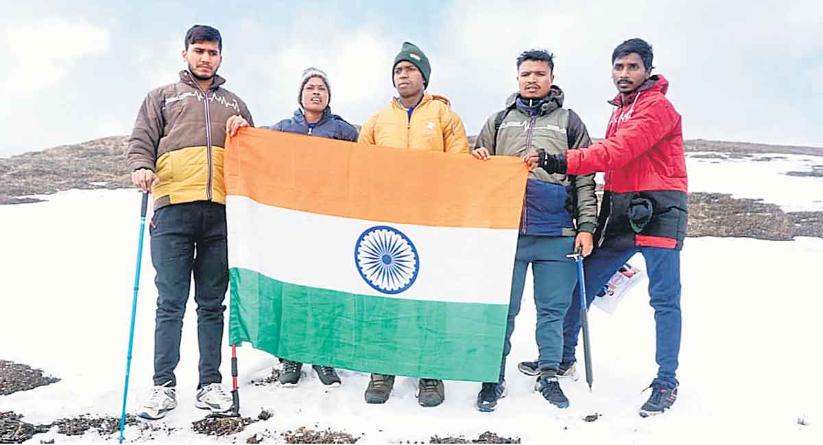 Telangana mountaineers unfurl tricolour atop Pangacharulla peak