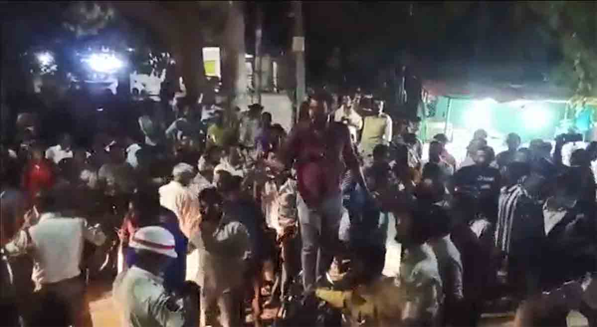 Watch: ‘Spirited’ protest triggers traffic snarl as cops stop drunk drivers in Hyderabad