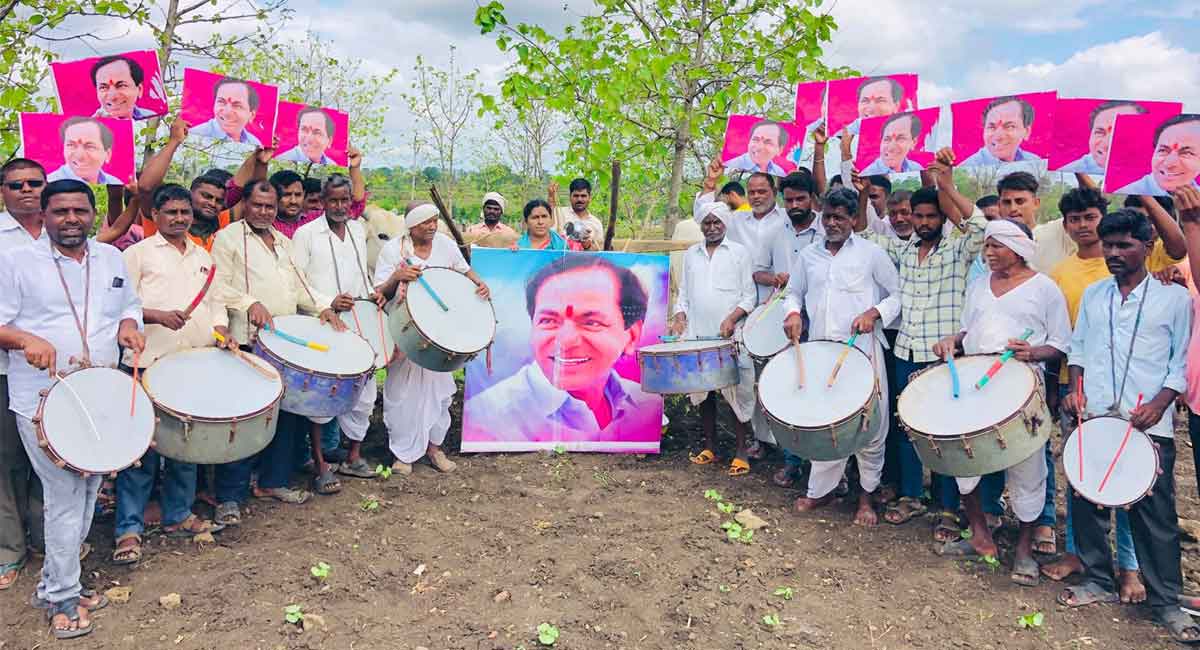 Farmers thank KCR for releasing Rythu Bandhu aid in Adilabad