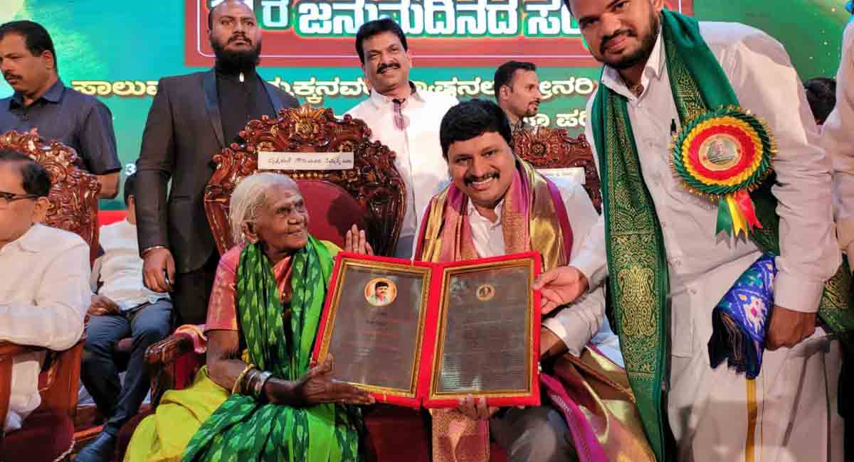 MP Santosh Kumar honoured with Thimmakka Green Foundation award