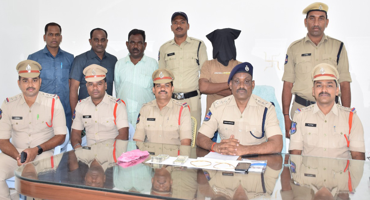 Jagtial cops arrest inter-district chain snatcher