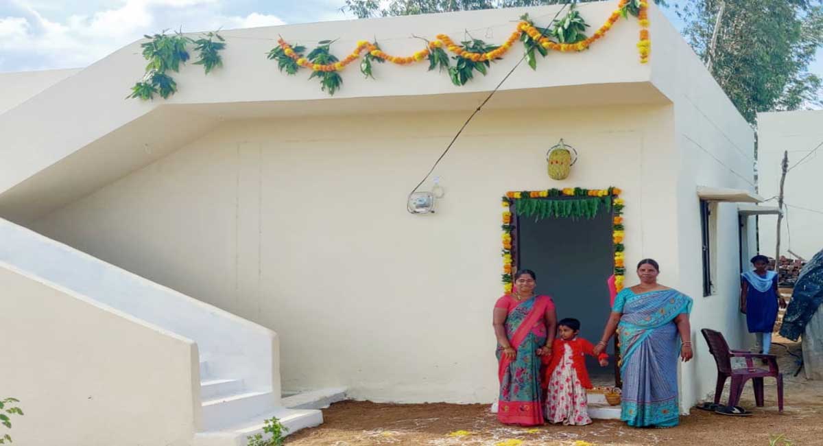 54 beneficiaries belonging to nomadic tribe get 2 BHK houses in Siddipet
