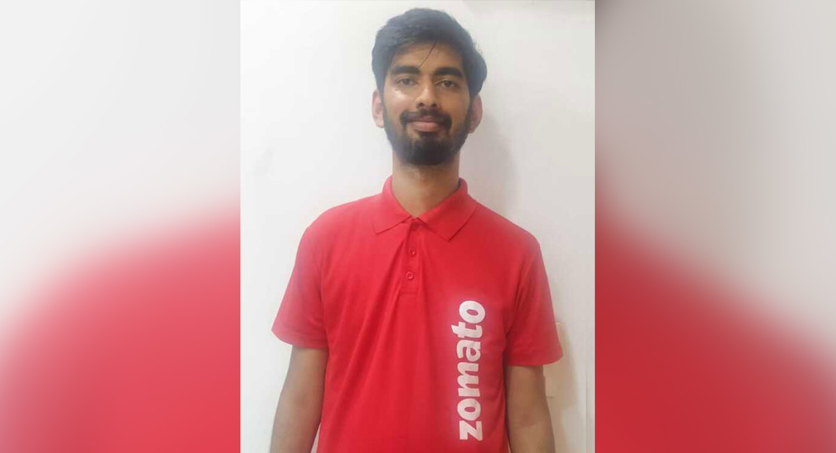 Man delivers resumes dressed as Zomato delivery agent, Twitter reacts